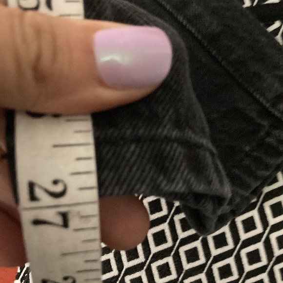 H&M mom jean high rise black jeans 8 (14.5-15”W) - Picture 6 of 7
